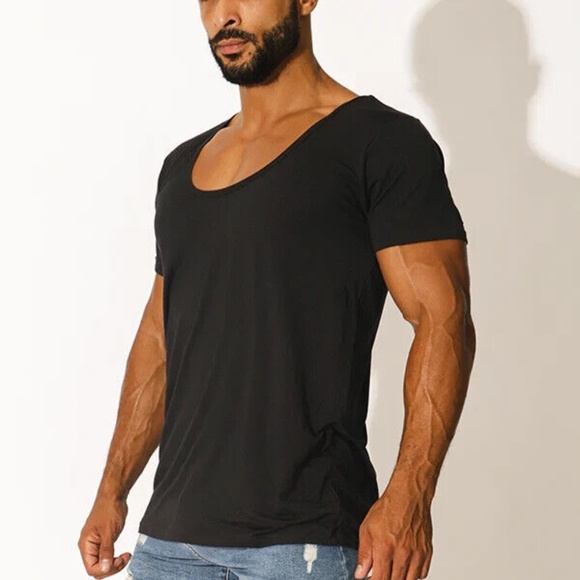 JJ Malibu Men's Muscle-Fit Deep-V T-Shirt - Black - Size L - Picture 4 of 5